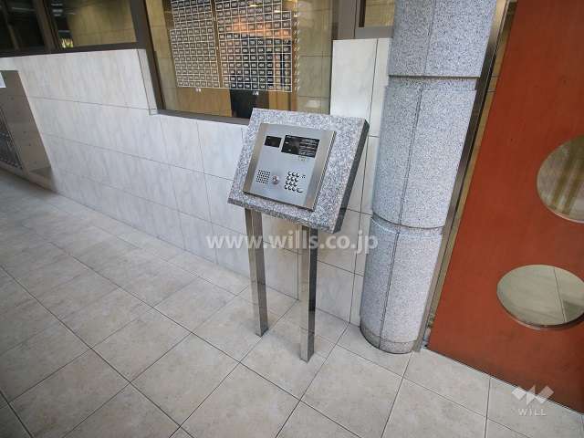 エントランスはオートロック付きです