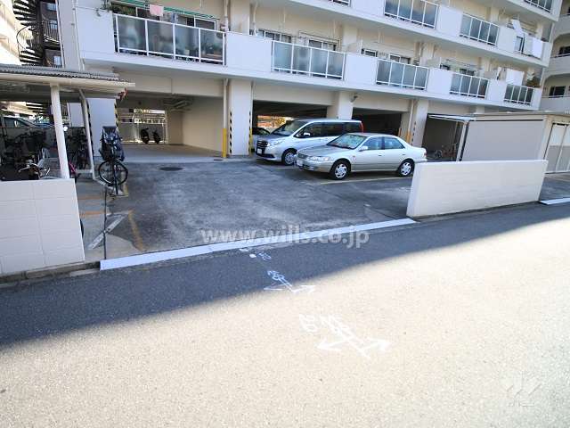 駐車場出入り口