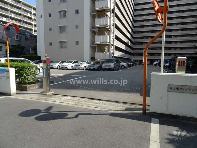 駐車場出入り口（ロボットゲート付）