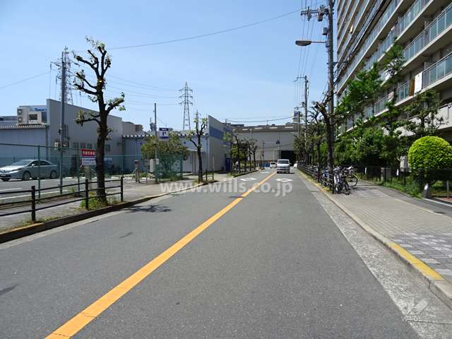 敷地南側の前面道路