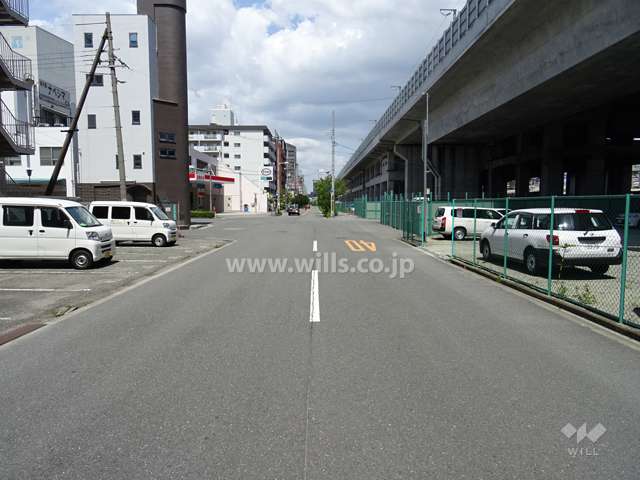 敷地南側の前面道路