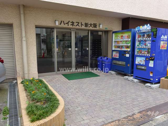 ハイネスト新大阪のエントランス