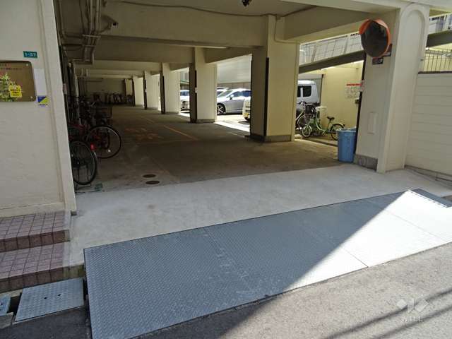 駐車場出入り口