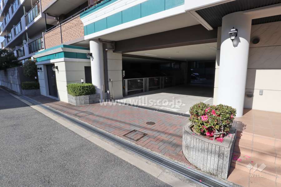 駐車場出入り口