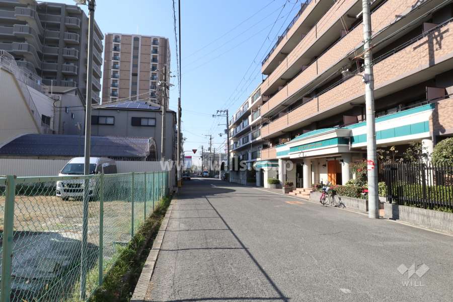 敷地南側の前面道路