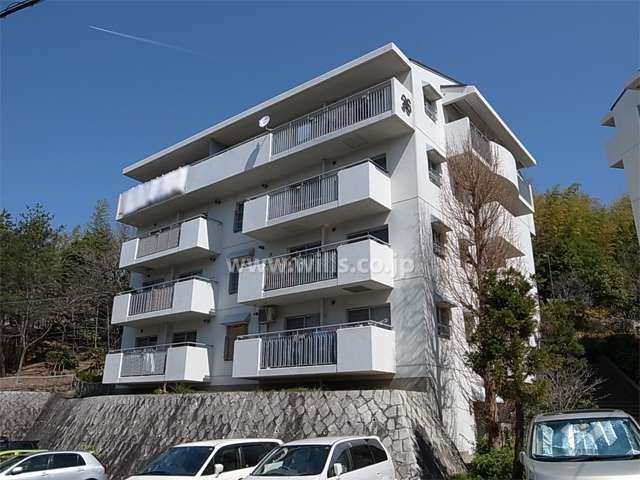 公団千里緑丘団地３６号棟の外観（南側から）