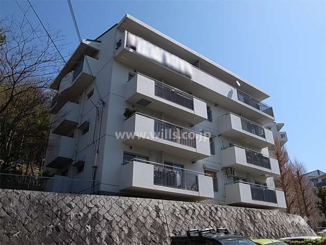 公団千里緑丘団地３６号棟の外観（西側から）