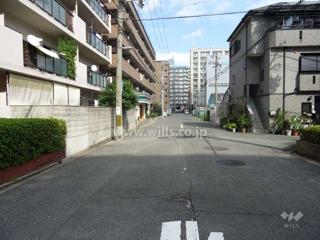 南側前面道路(東側から)