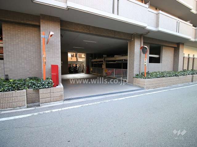 駐車場出入り口