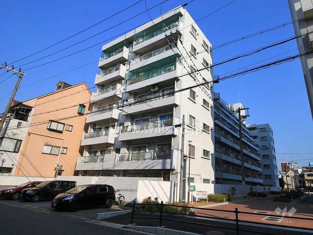 メゾン新大阪の外観（南東側から）