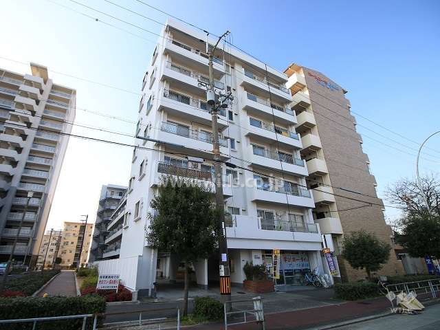 メゾン新大阪の外観（北東側から）