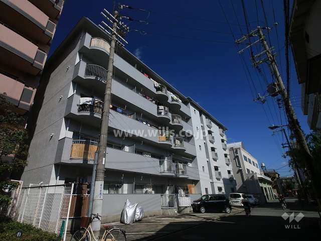 サン三国マンションの外観（南西側から）