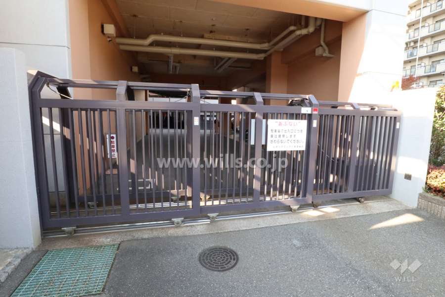 駐車場出入り口