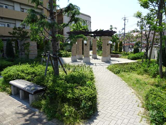 北側の敷地内公園