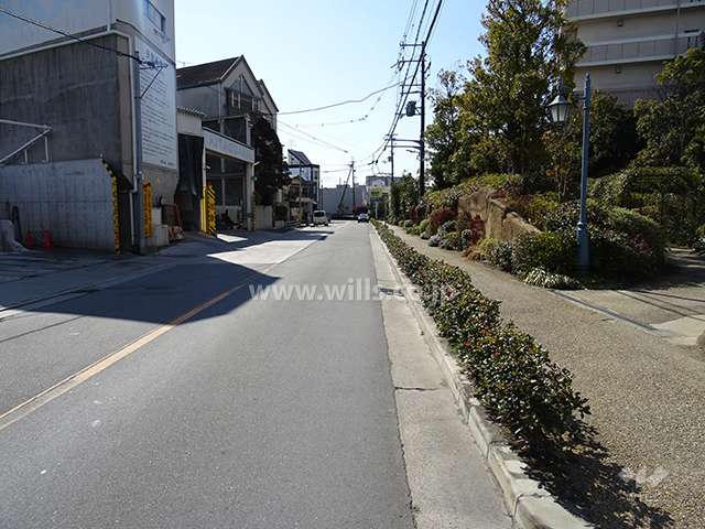 敷地の東側前面道路
