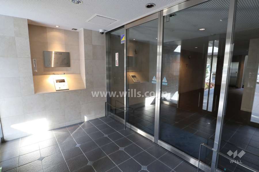 エントランスはオートロック付きです。