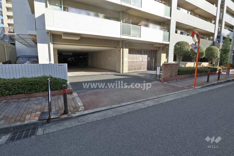 駐車場出入り口