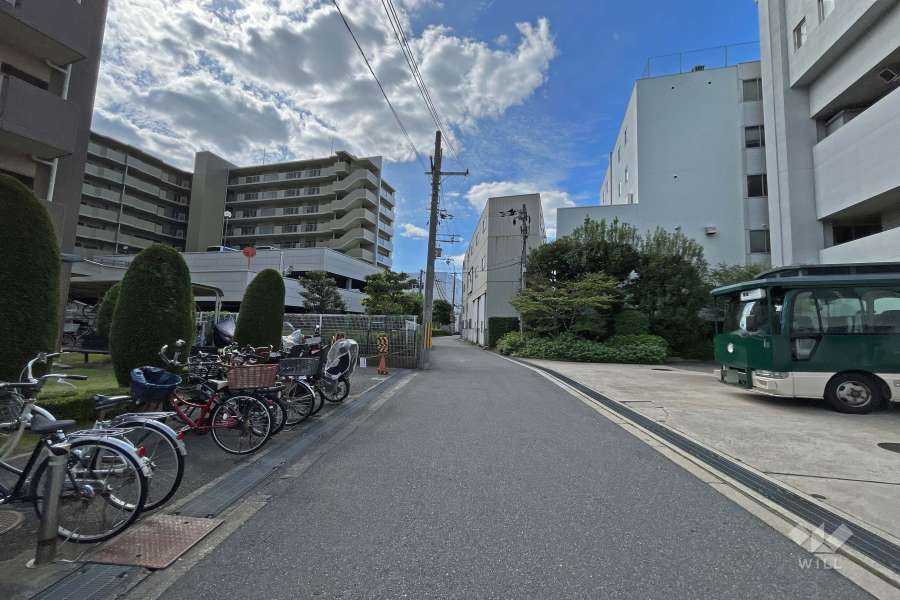 敷地北側の前面道路