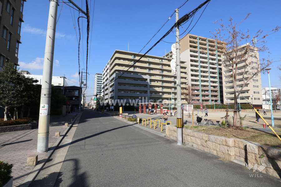 敷地東側の前面道路