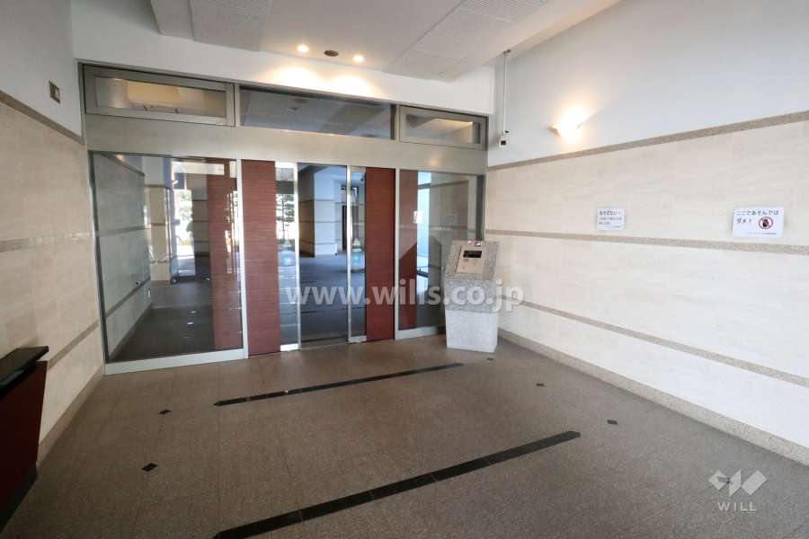 エントランス内はオートロック付きです。