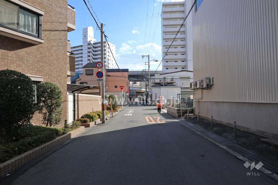 敷地の西側前面道路