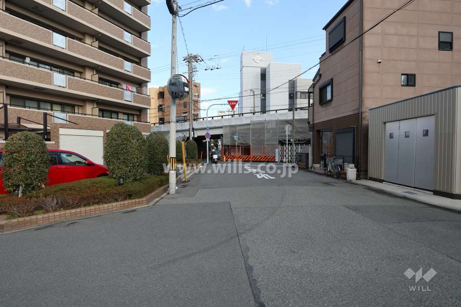 敷地南側の前面道路