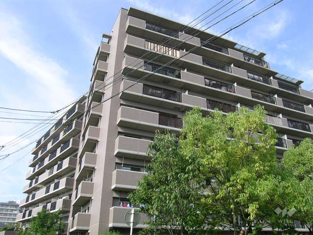 ツインコート宝塚山本の外観（南側から）