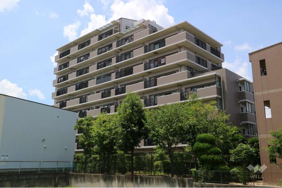 ツインコート宝塚山本の外観（南東側から）
