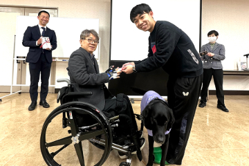 寄付金贈呈式の様子